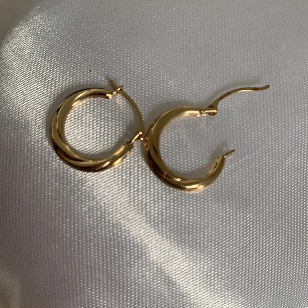 14KT Hoop Earrings - Picture 4 of 7